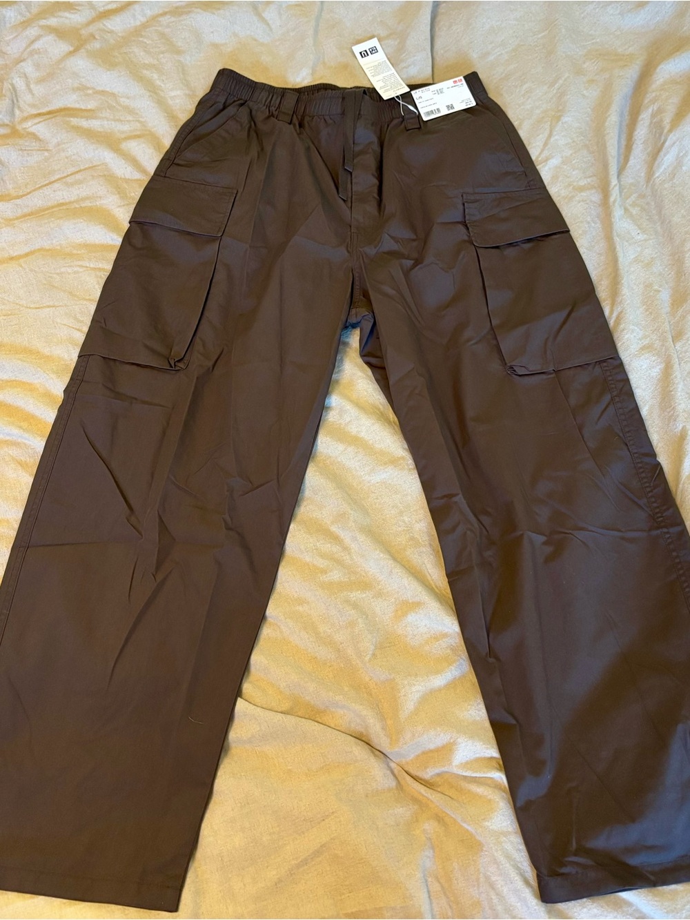 Uniqlo Men's Cargo Pants in Dark Brown